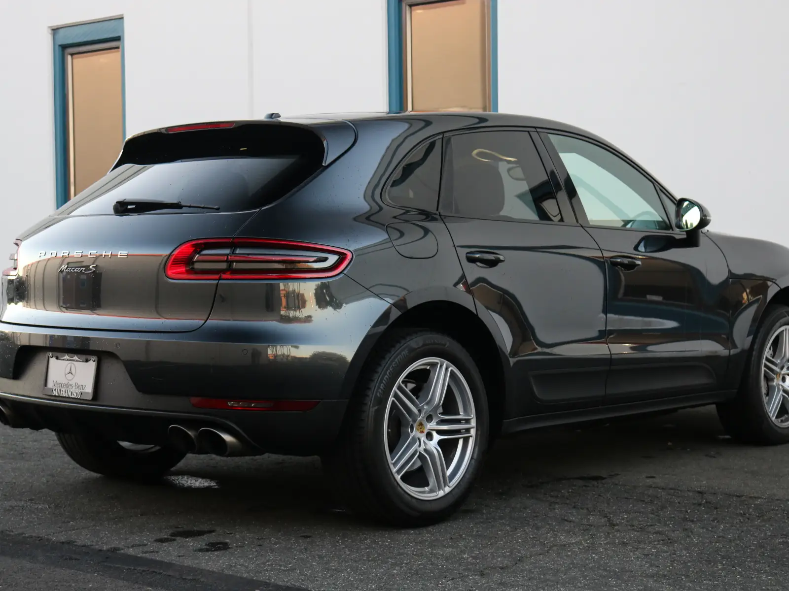 2017 Porsche Macan — photograph 4 of 15