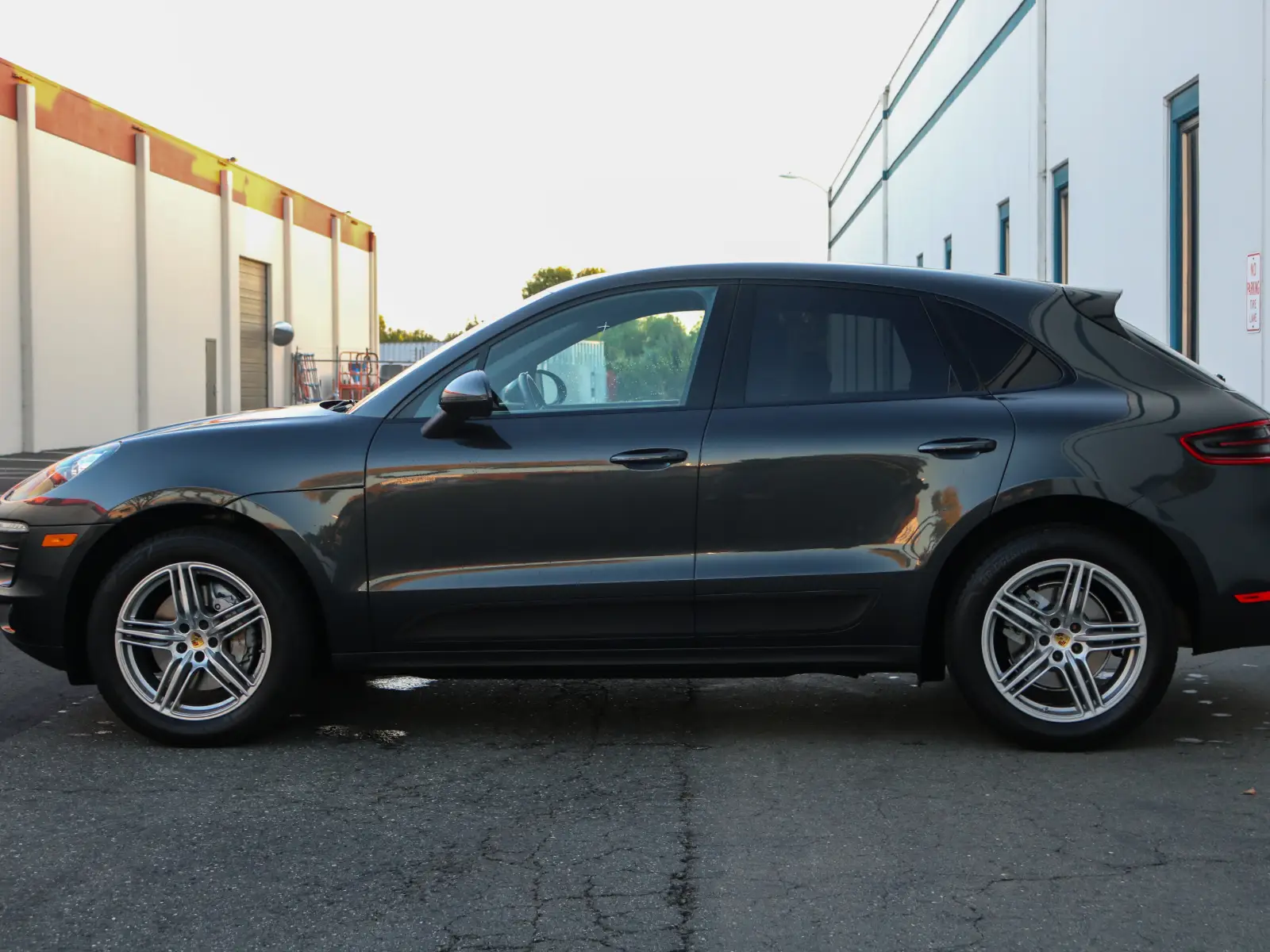 2017 Porsche Macan — photograph 12 of 15