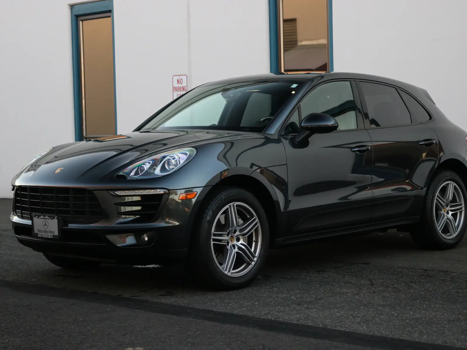 2017 Porsche Macan — photograph 3 of 15