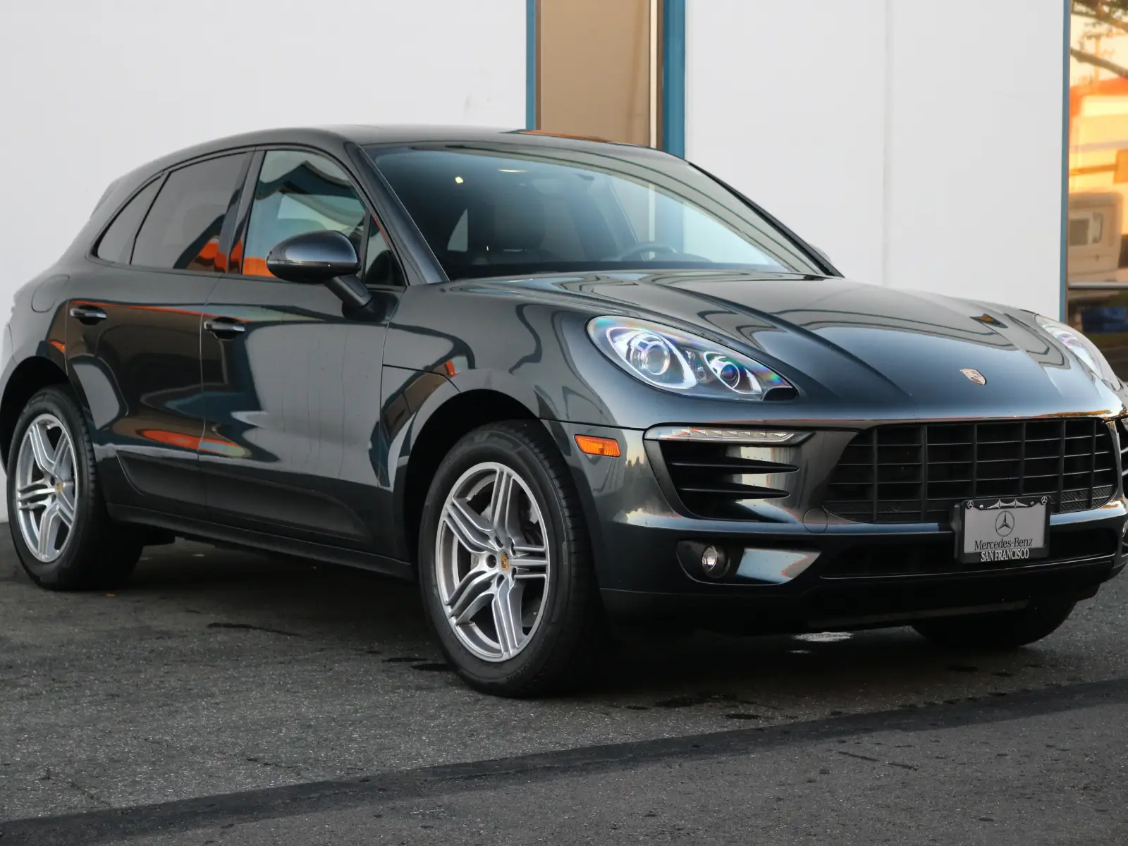 2017 Porsche Macan — photograph 1 of 15
