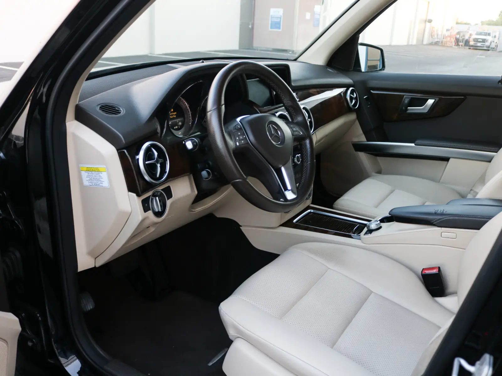 2014 Mercedes-Benz GLK-Class — photograph 8 of 15