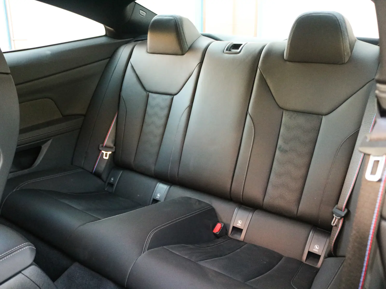 2025 BMW M4 — photograph 10 of 23