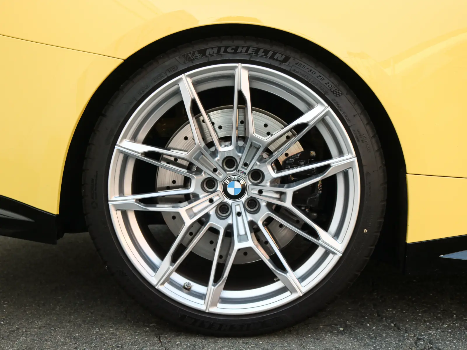 2025 BMW M4 — photograph 19 of 23
