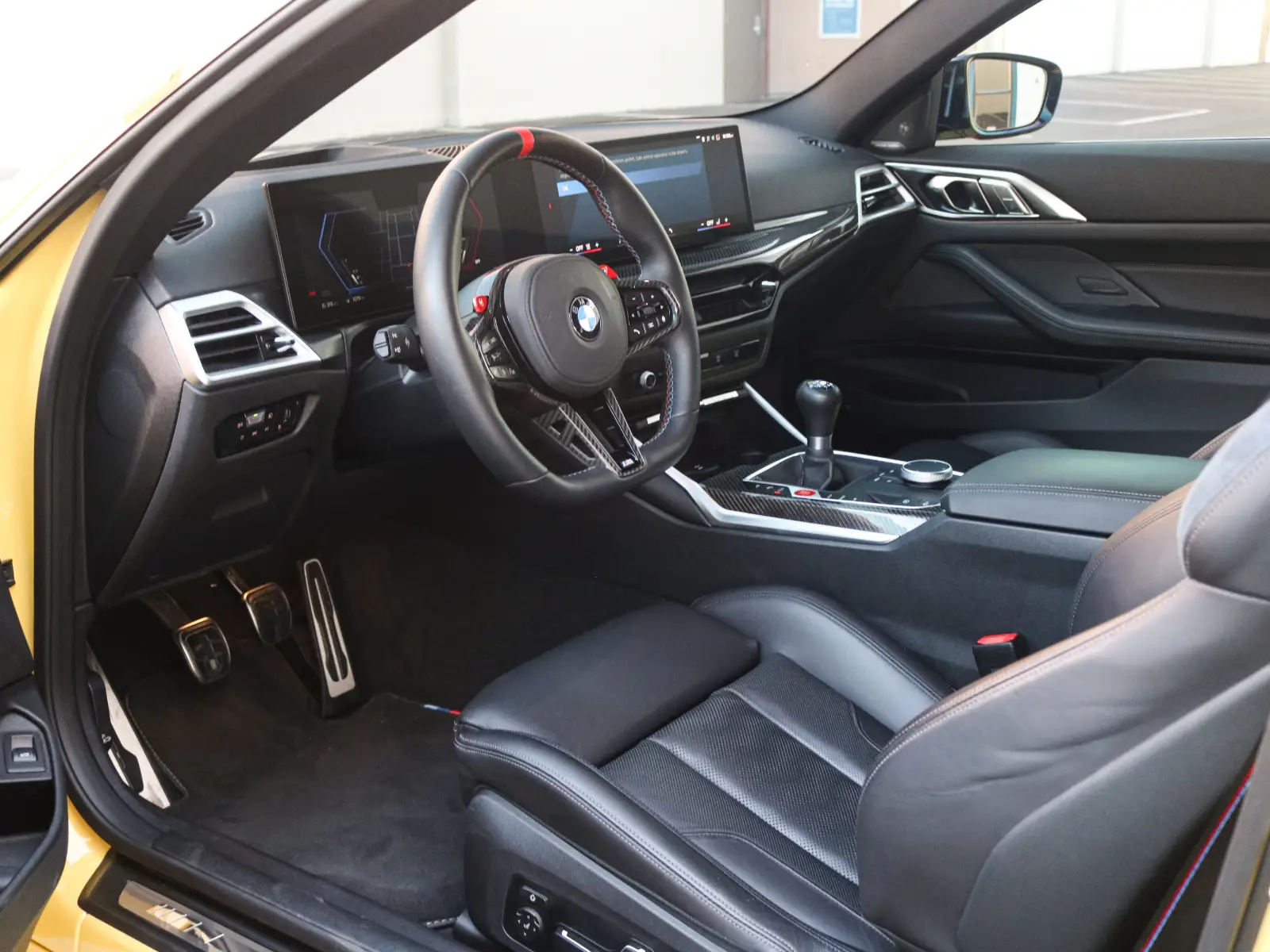 2025 BMW M4 — photograph 8 of 23