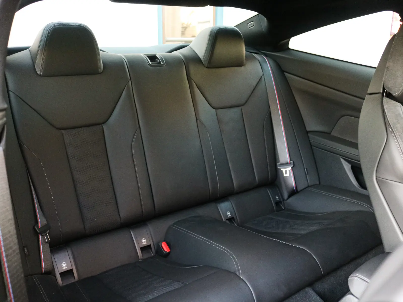 2025 BMW M4 — photograph 11 of 23