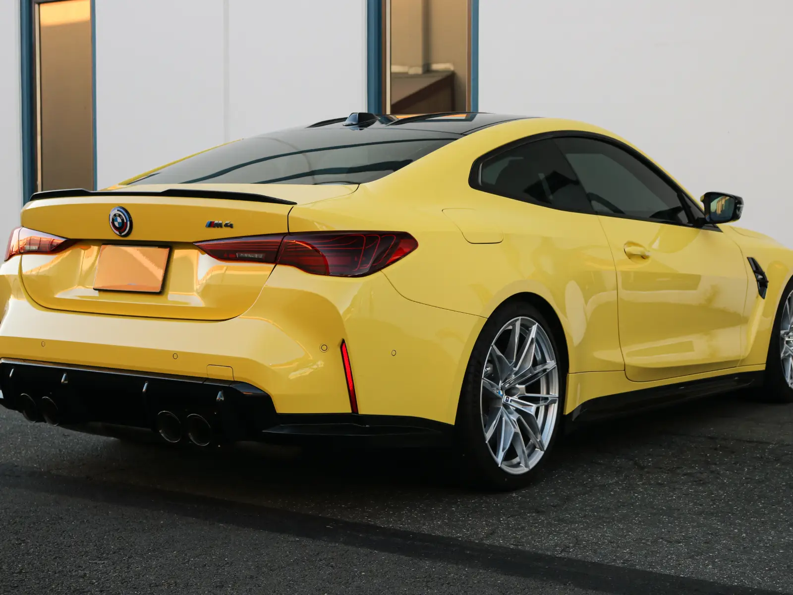2025 BMW M4 — photograph 4 of 23