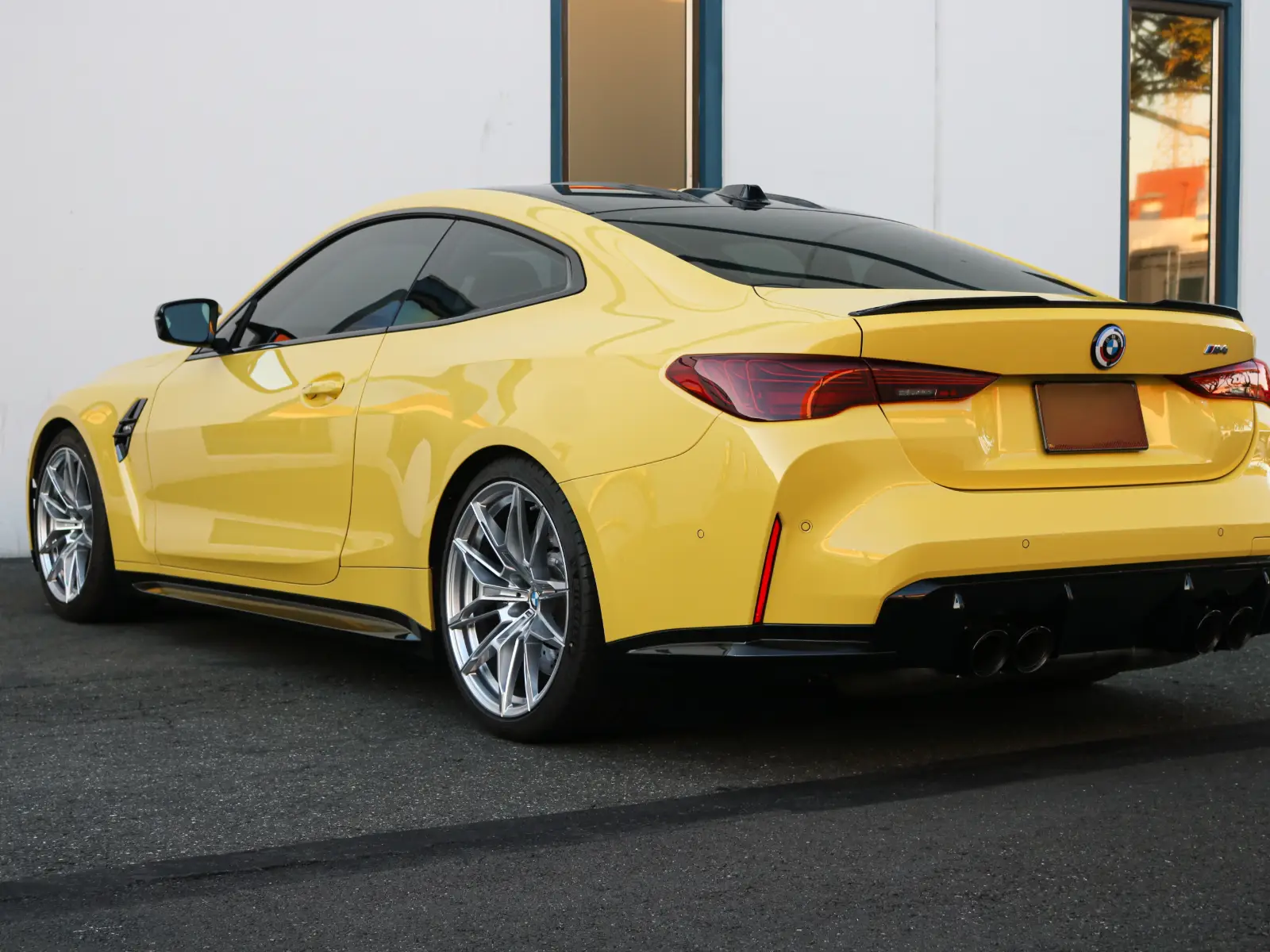 2025 BMW M4 — photograph 2 of 23