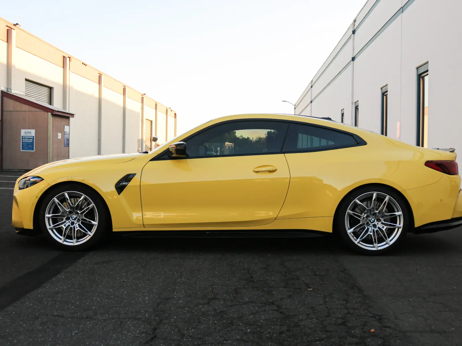 2025 BMW M4 — photograph 17 of 23