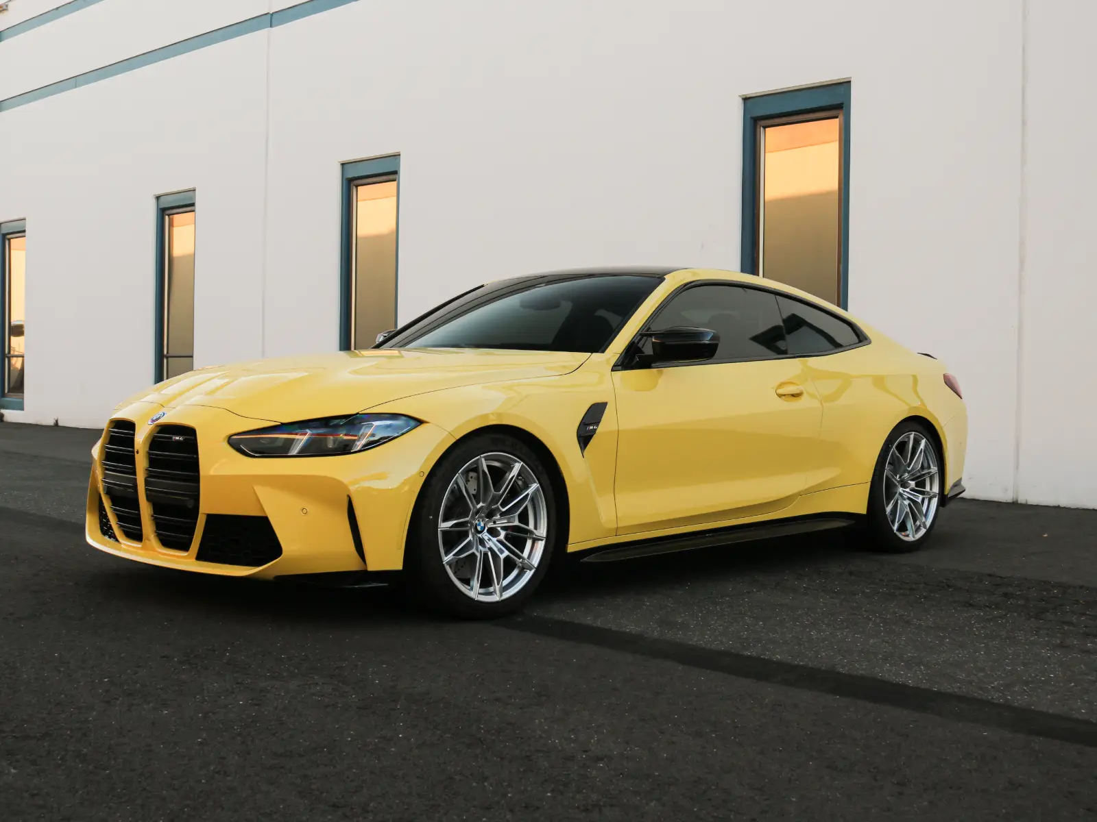 2025 BMW M4 — photograph 3 of 23